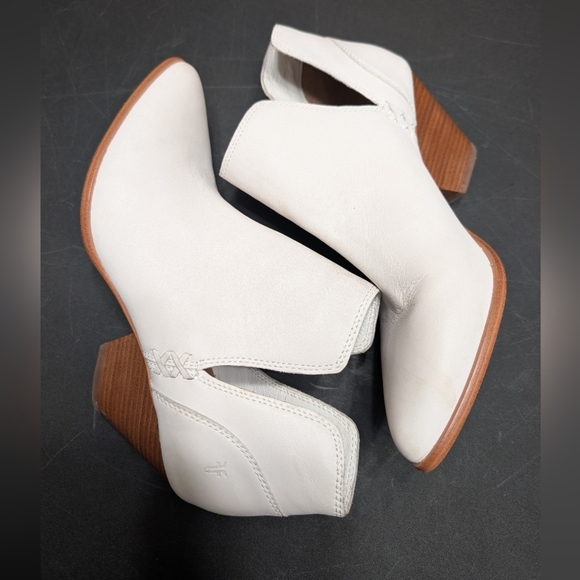 Frye Reina White Leather Pointed Toe Western Block Stack Heel Ankle Booties 9.5M - Picture 16 of 16